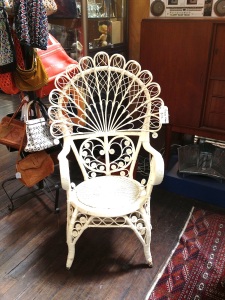 LOVE this chair! Want!